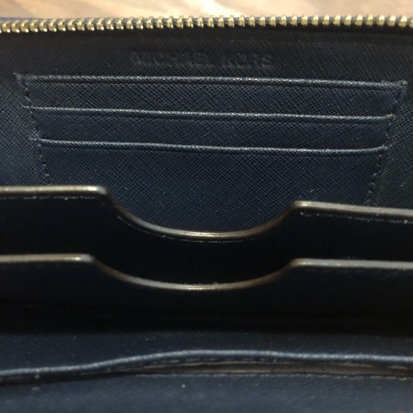 Michael Kors wallet - Picture 4 of 10